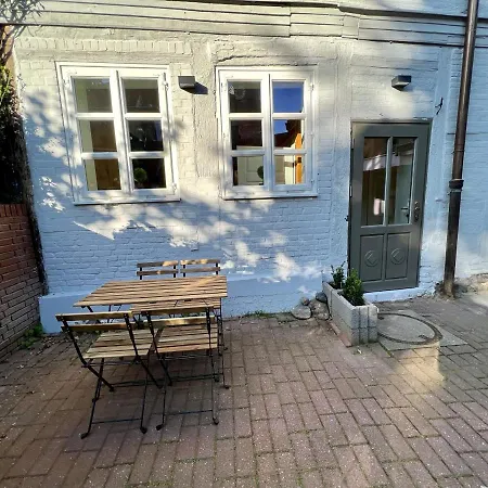 Historisches Altstadt Juwel Mit 2 Zimmern Inklusive Netflix * שטאדה