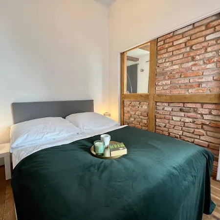 Historisches Altstadt Juwel Mit 2 Zimmern Inklusive Netflix * שטאדה